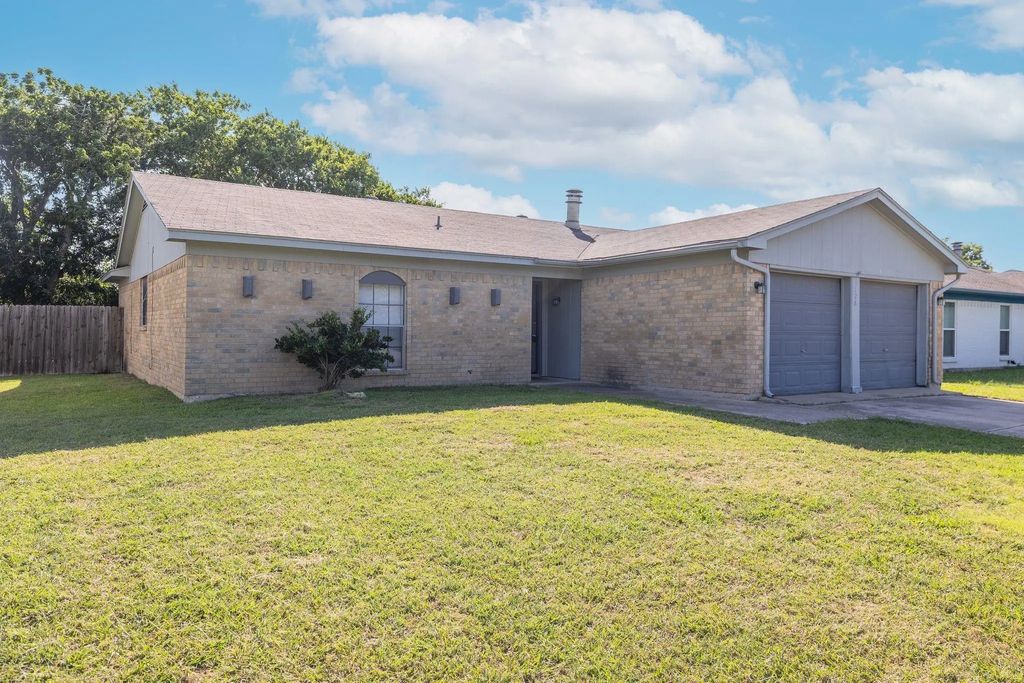 1128 Georgian Road E, Saginaw