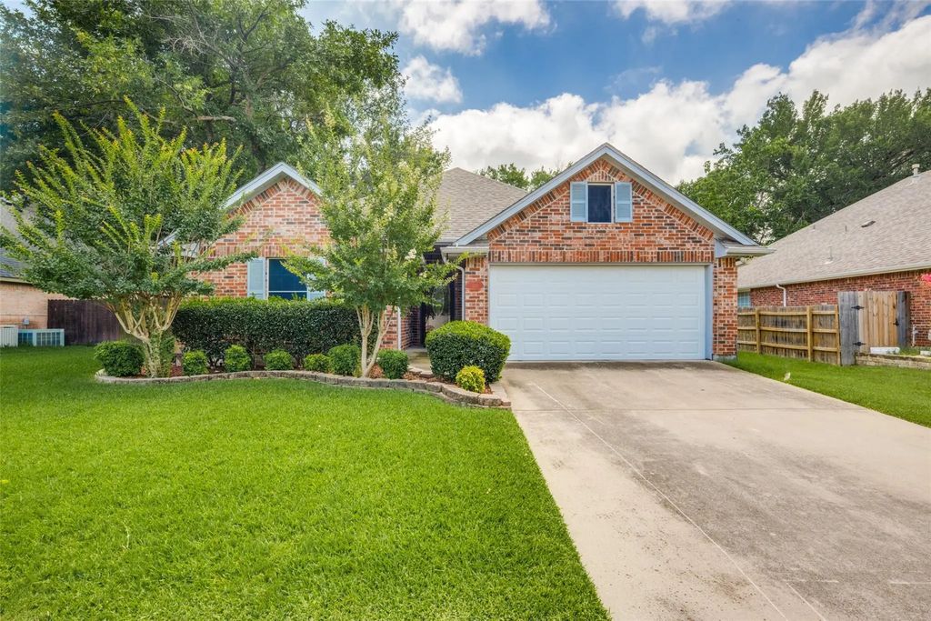 520 Chateau Court, Denton