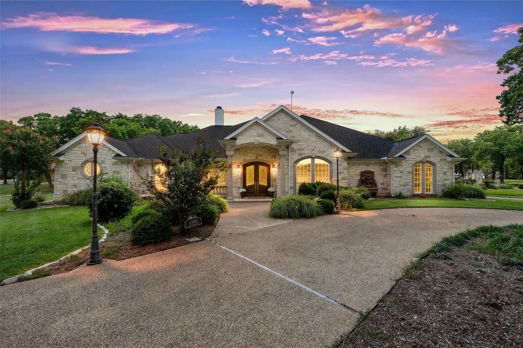 1340 Autumn Oaks Circle, China Spring