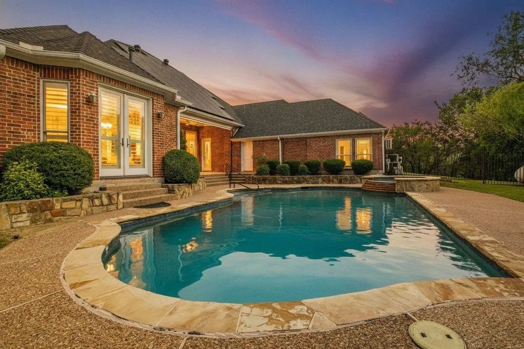 309 La Reata Court, Cedar Hill