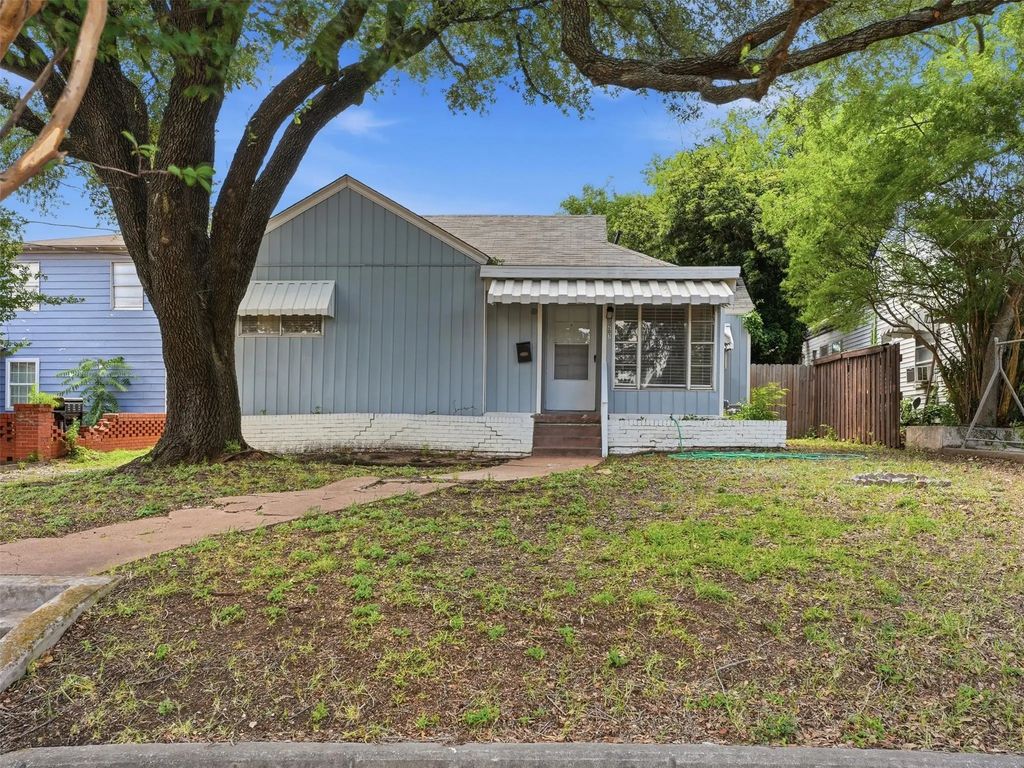 207 Hartsdale Drive, Dallas