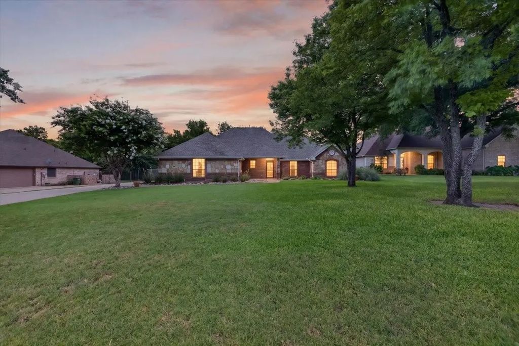 110 Heritage Place, Glen Rose
