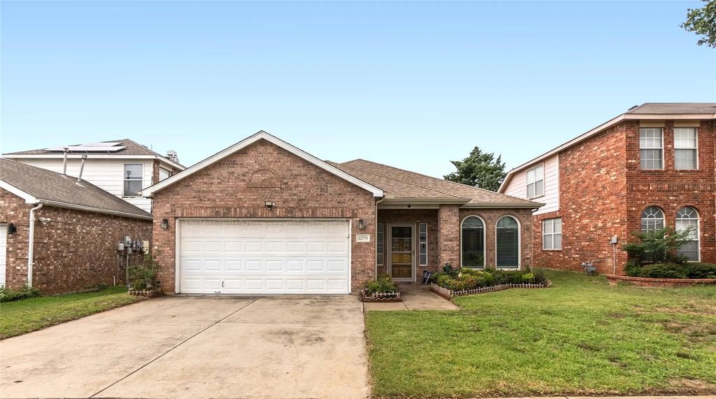 12779 Honey Locust Circle, Fort Worth