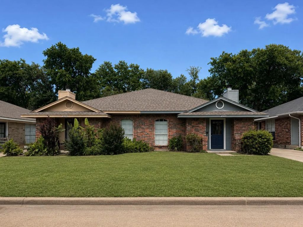 2327 Summer Place Drive, Arlington