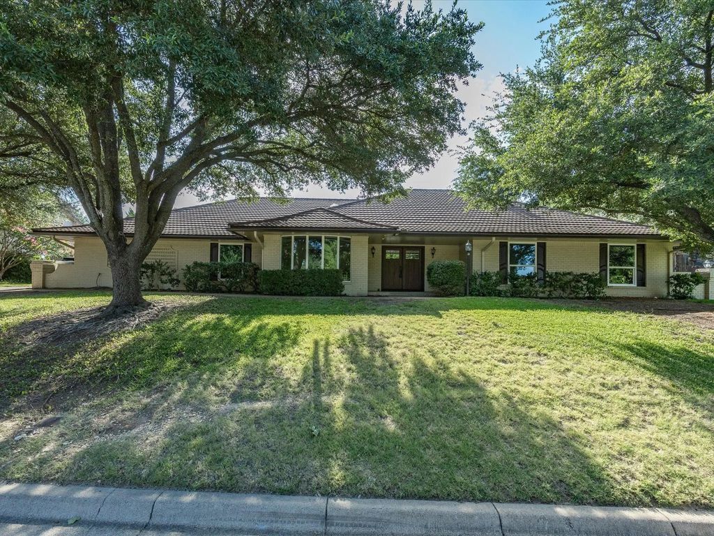 3717 Myrtle Springs Road, Benbrook