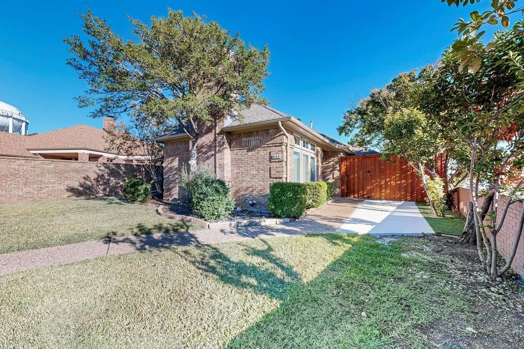 811 Oakway Court, Richardson