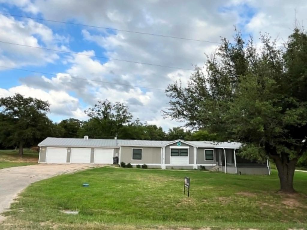 112 Pima Drive, Nocona