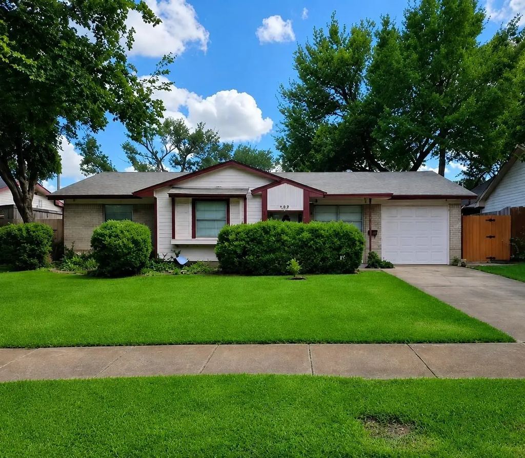 702 Milky Way, Garland