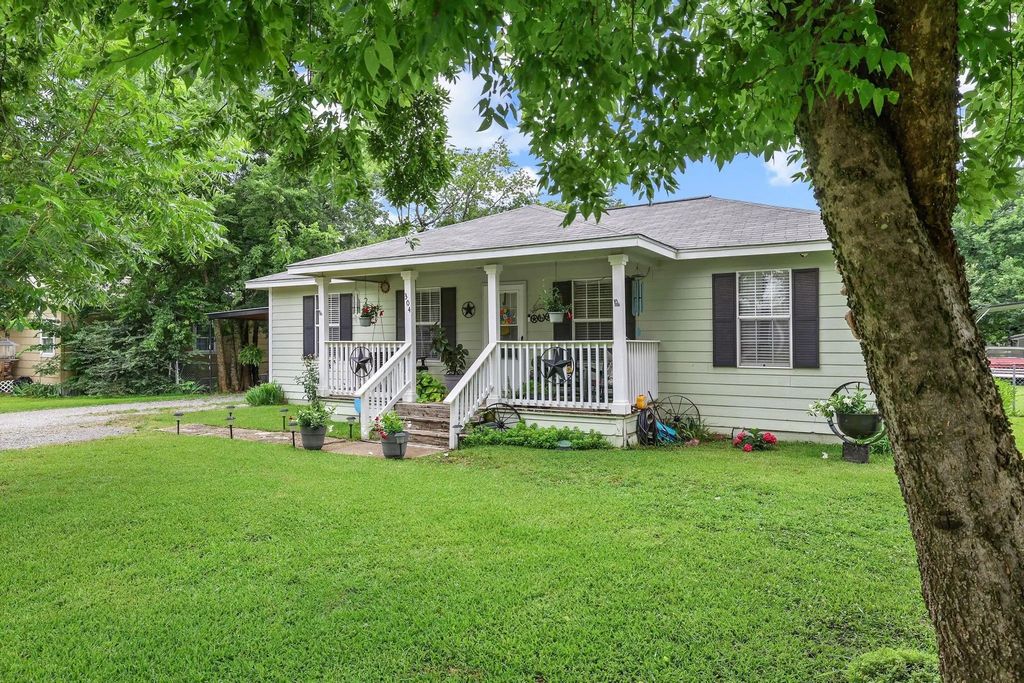 304 Lee Street, Wolfe City