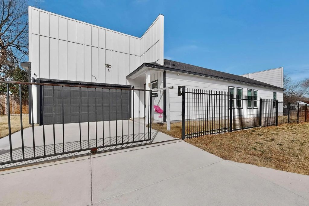 2015 Volga Avenue, Dallas