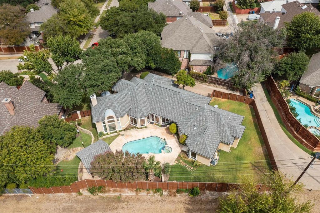 6020 Parksedge Lane, Dallas