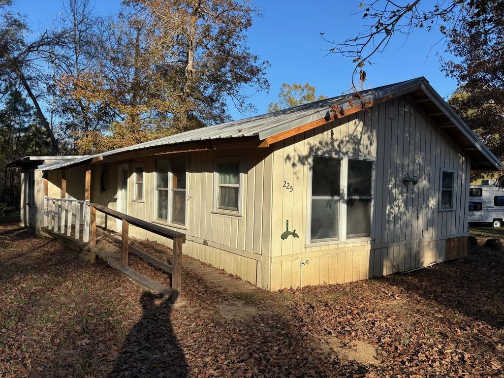 225 County Road 4090 N, Woodville