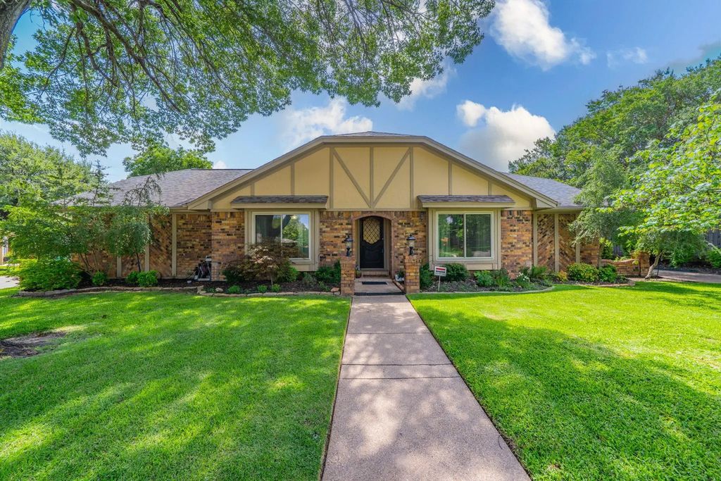 7005 Briarwild Court, Fort Worth