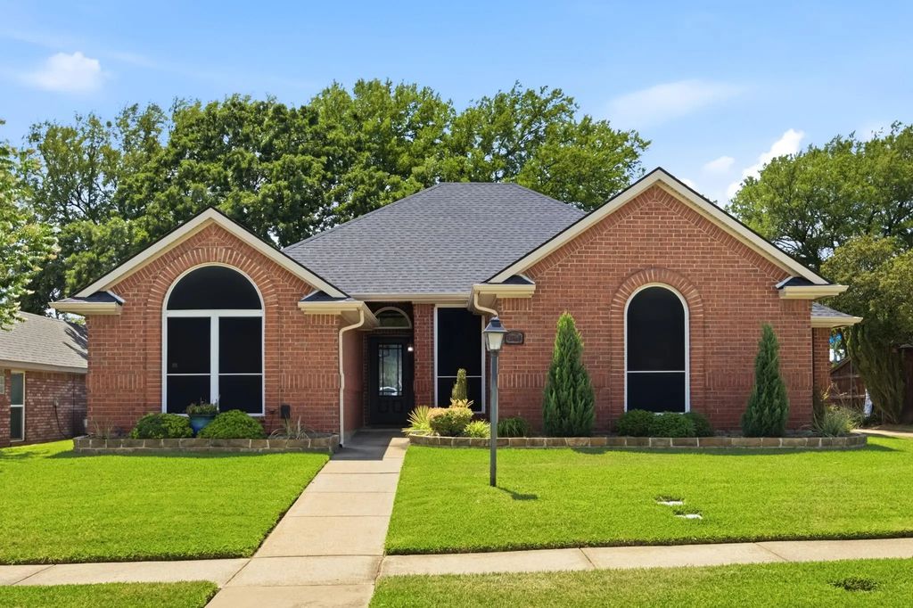 2741 Fox Glenn Court, Hurst