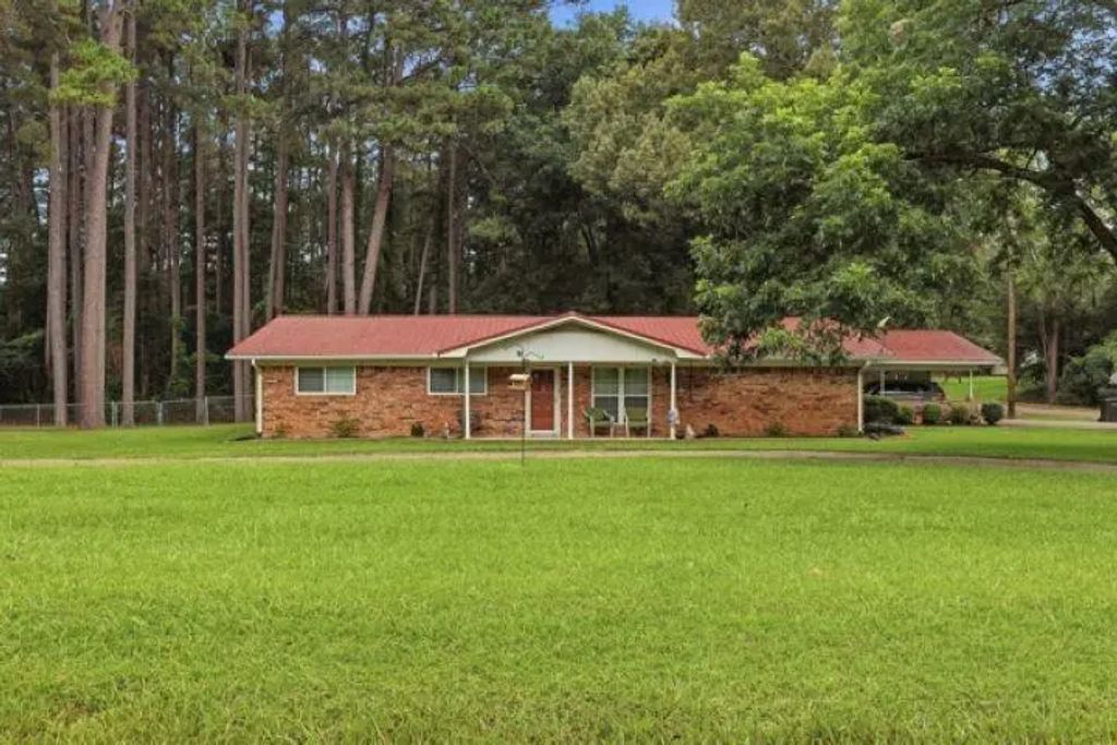 100 County Road 1123, Daingerfield
