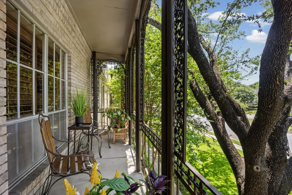 4312 Bellaire Drive S 203, Fort Worth