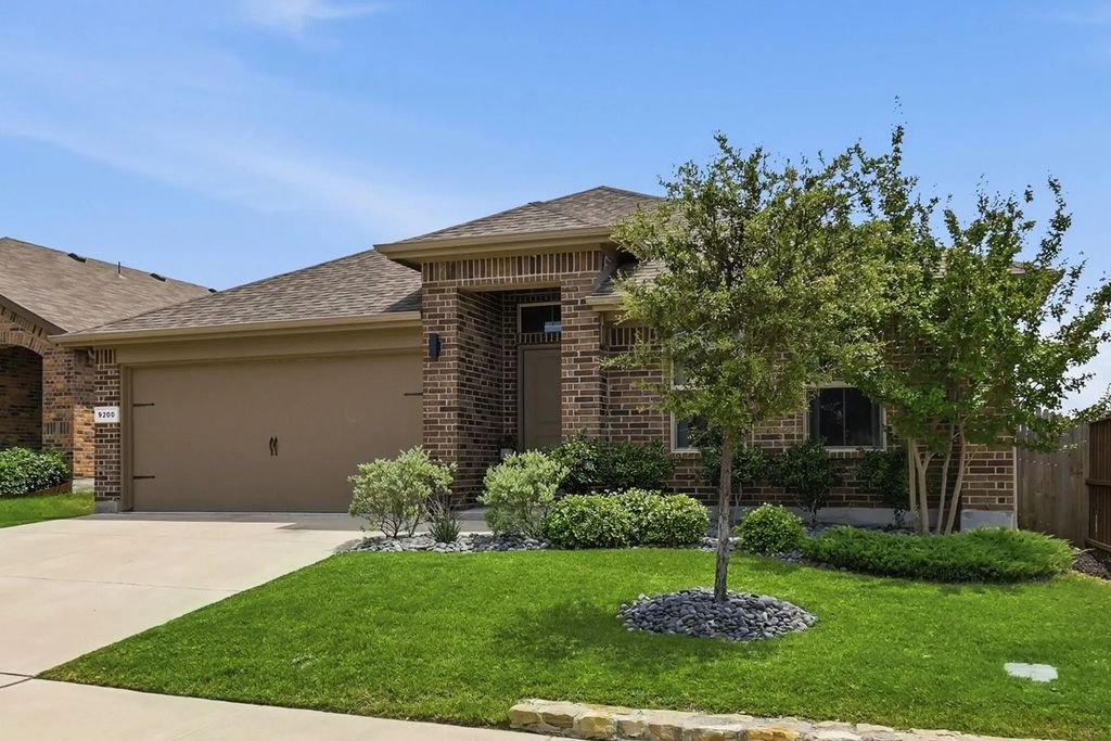 9200 Desertrock Road, Fort Worth