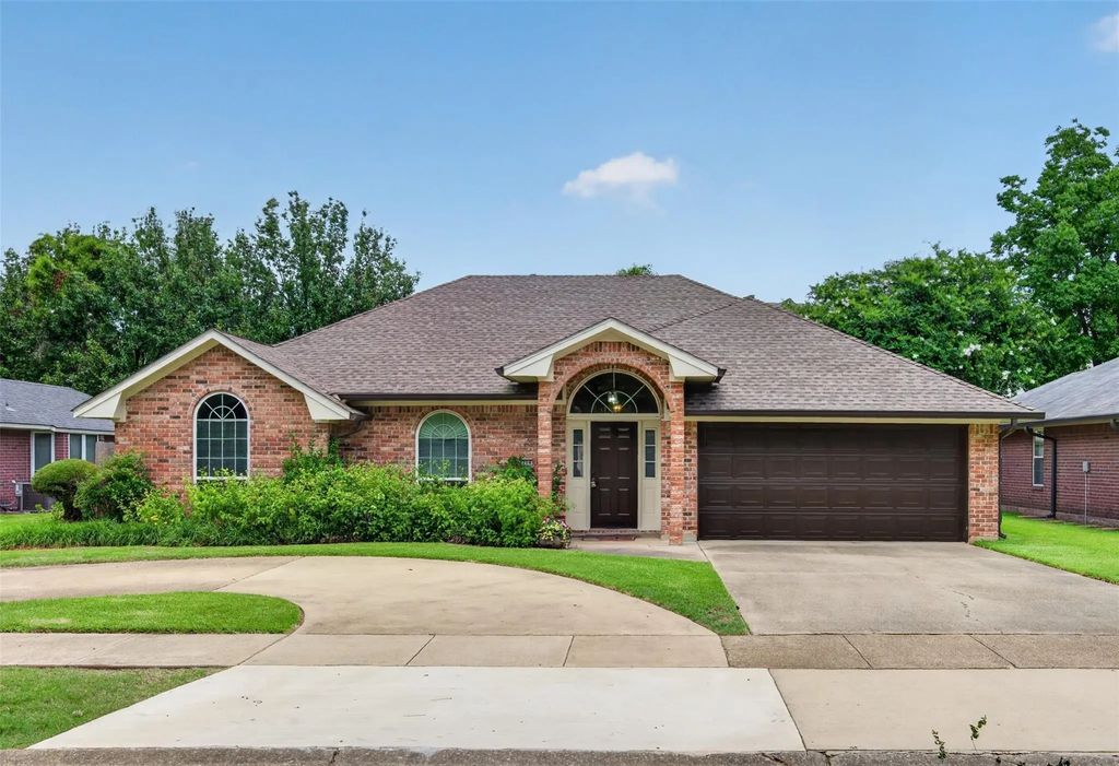 2204 Middle Creek Boulevard, Bossier City