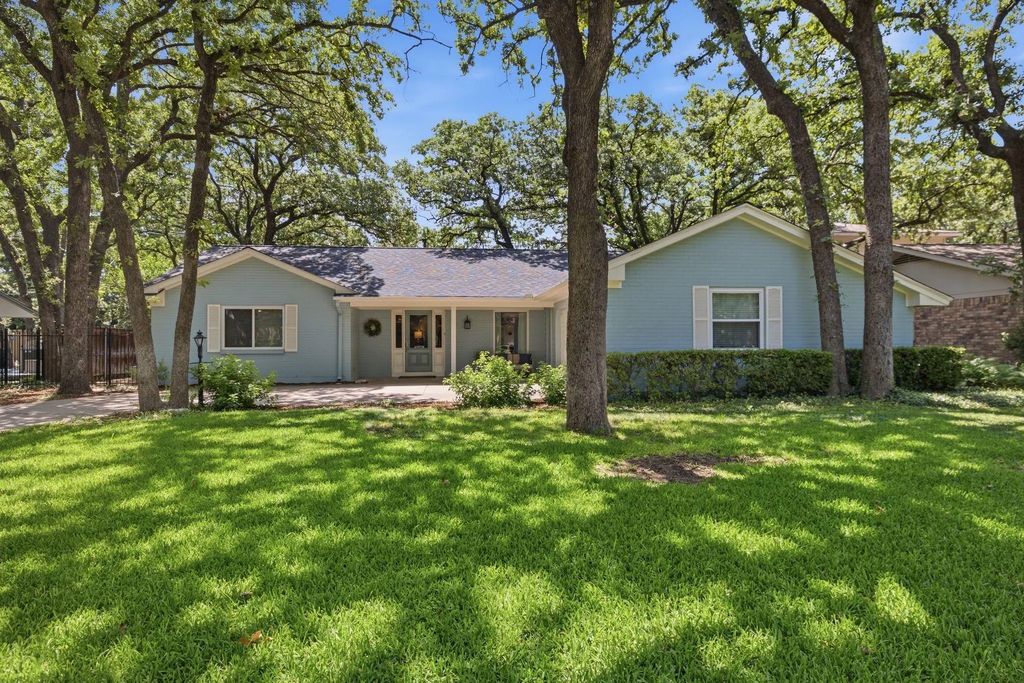 3022 Woodford Drive, Arlington