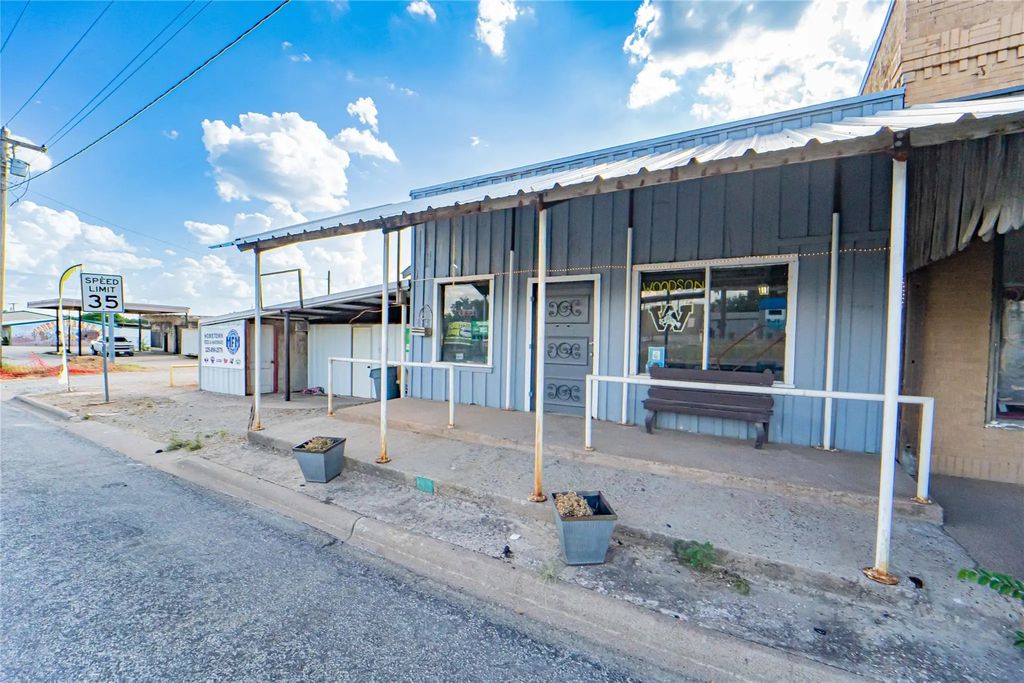 105 S Us Highway 183, Woodson