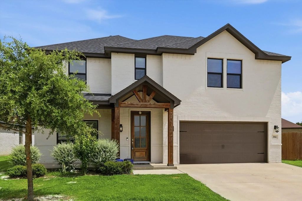 304 Paloma Street, Weatherford