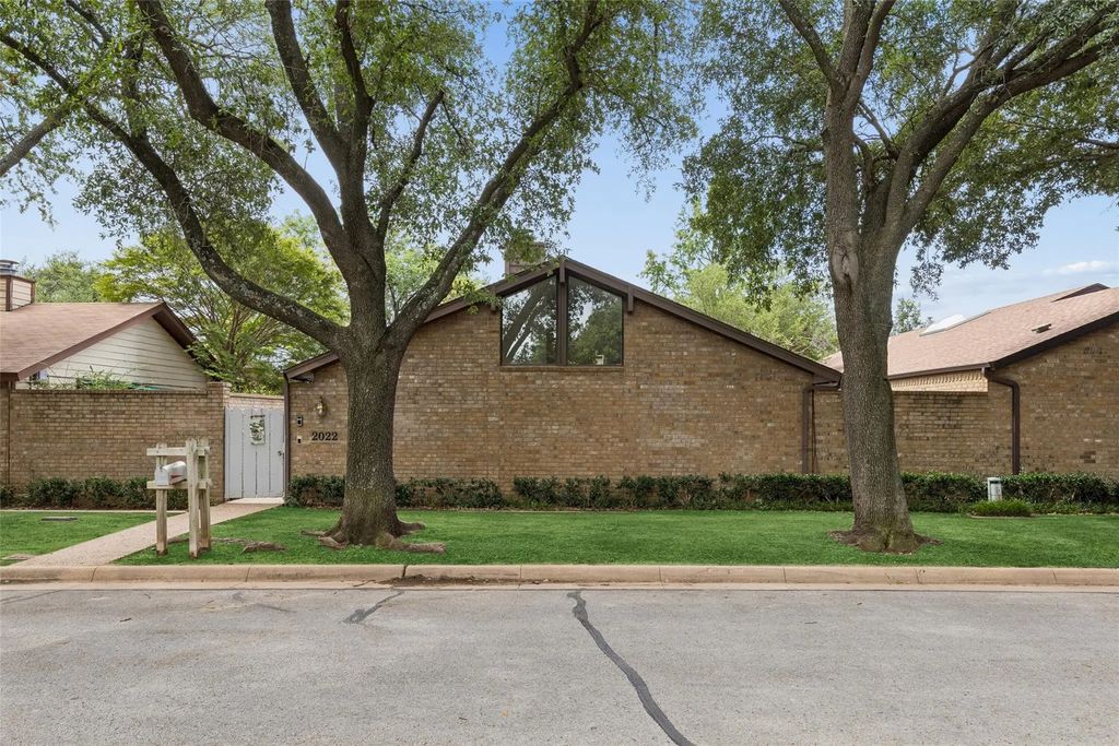 2022 Winter Sunday Way, Arlington