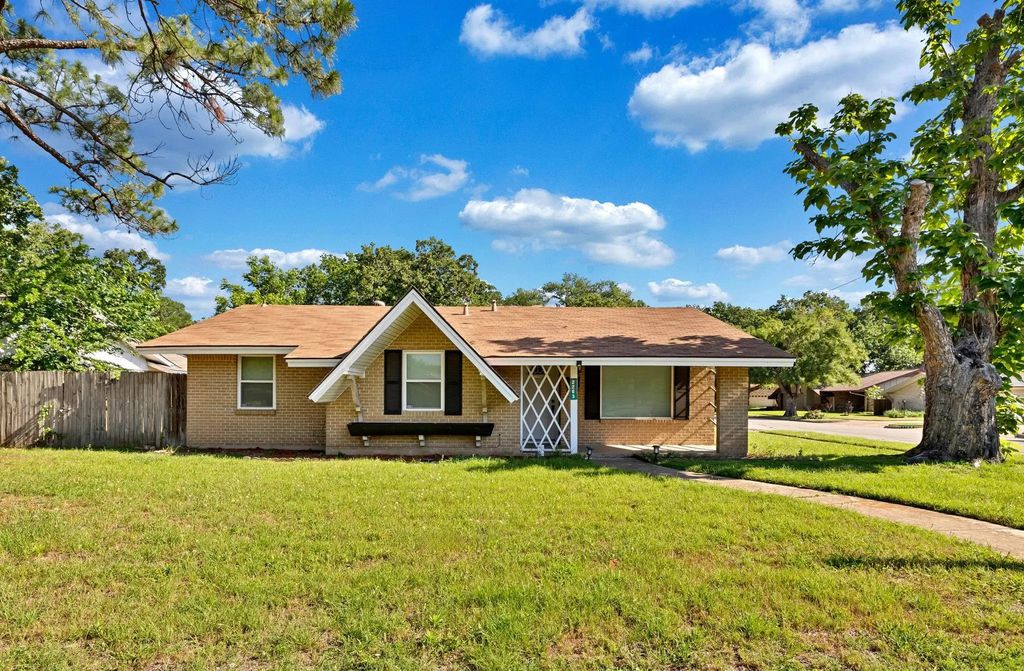 2203 Granada Drive, Irving