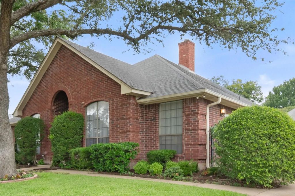 2105 Sleepy Hollow Drive, Arlington