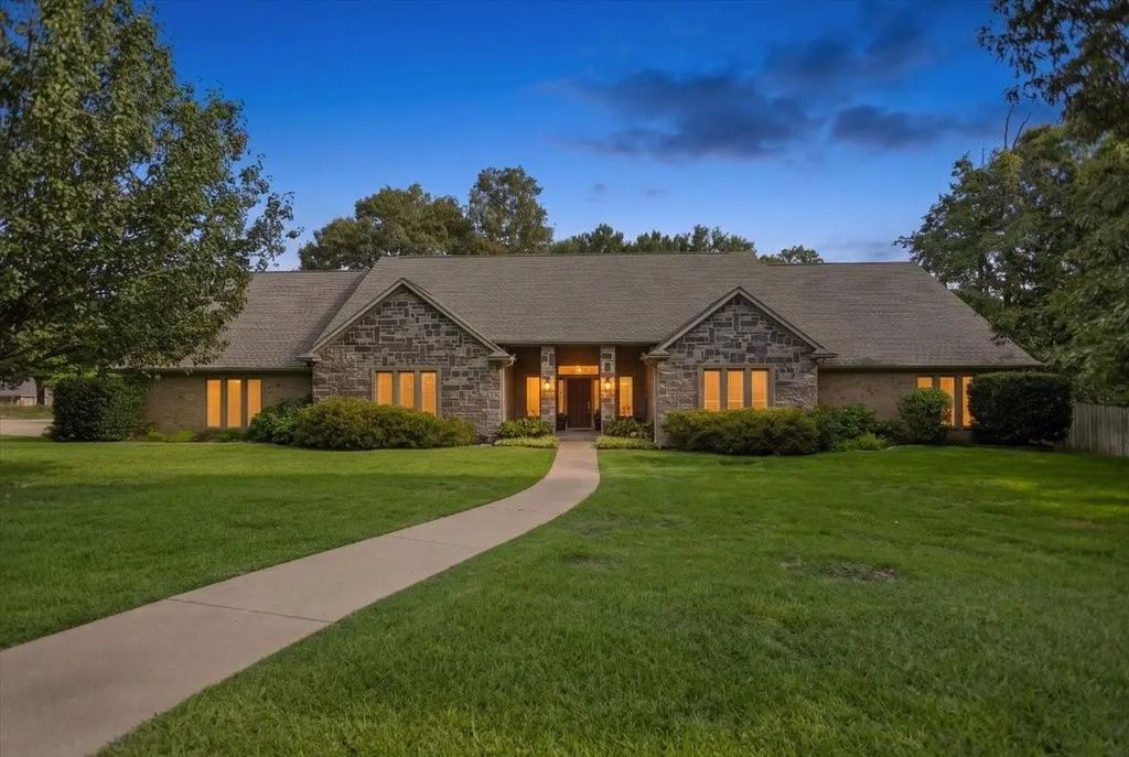 11831 Smallwood Drive, Flint