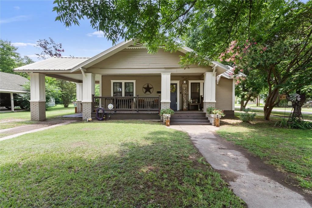 600 Elm Street, Teague