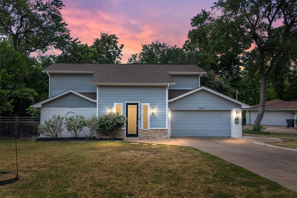 2107 Elmwood Boulevard, Dallas