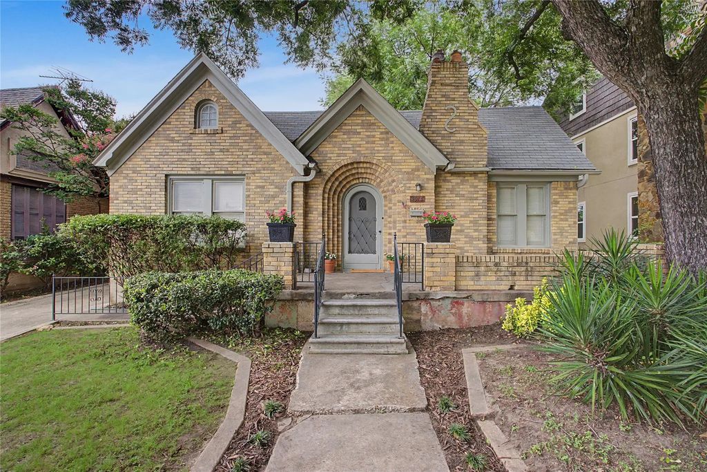 3913 W 4th Street, Fort Worth