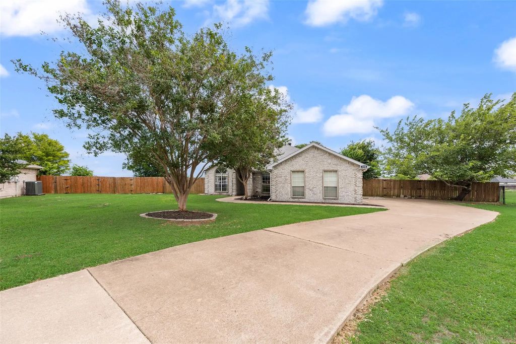 104 Bent Creek Court, Waxahachie