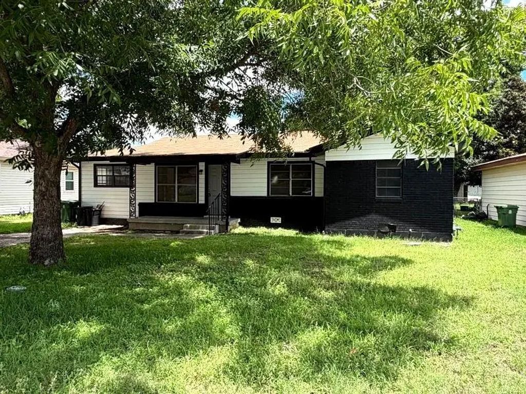 780 Betty Lane, Hurst