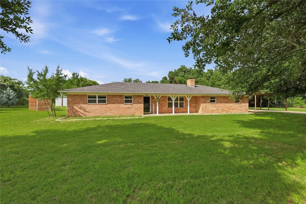 101 Pleasant Valley Lane, Weatherford