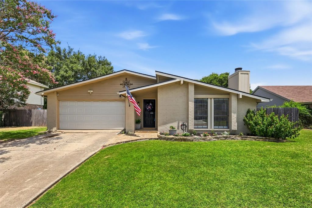 3917 Windflower Lane, Fort Worth