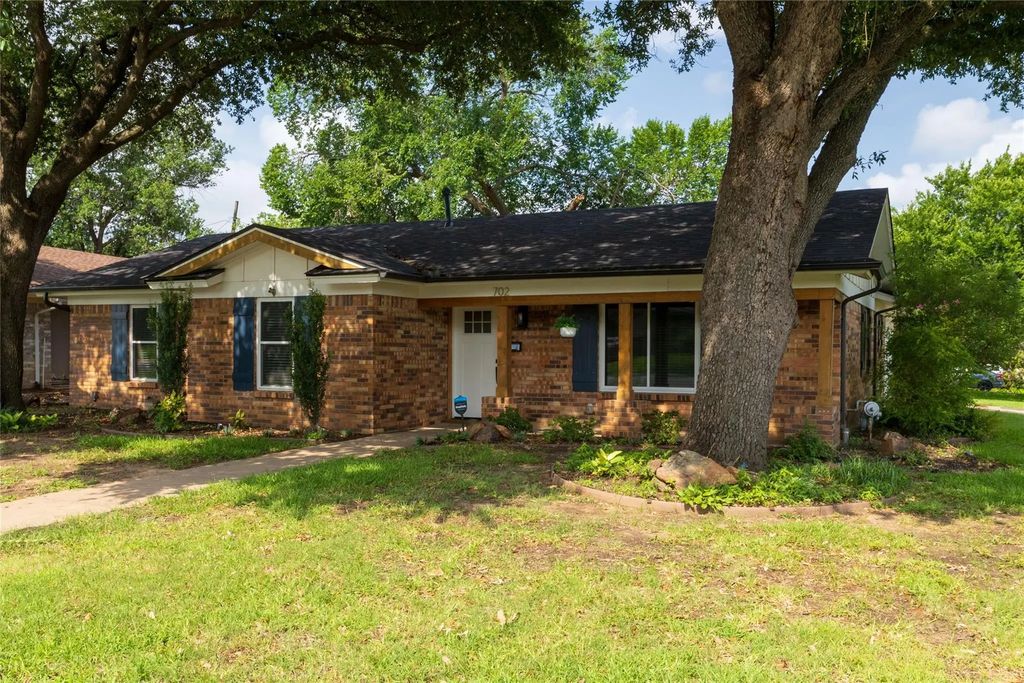 702 Commerce Street, Euless