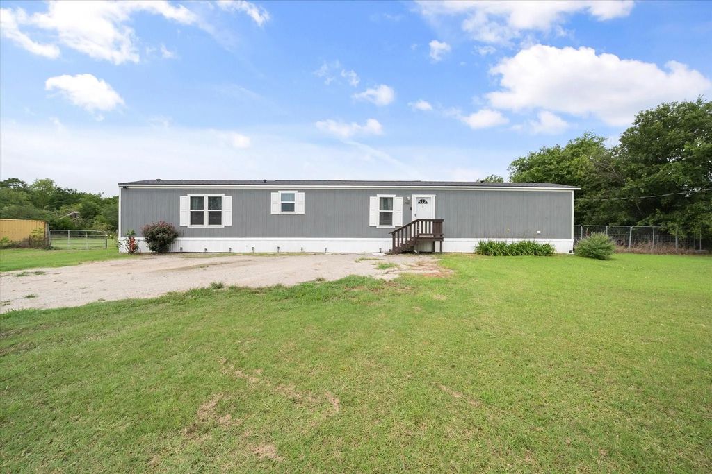 2989 County Road 2040, Powell