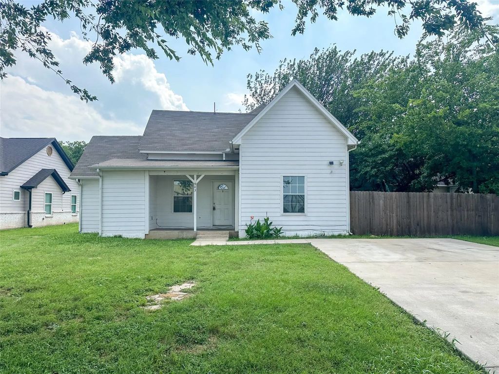 943 N Border Street, Cleburne