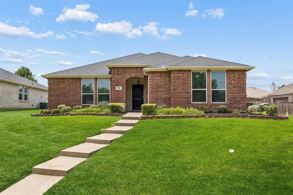 225 Rowdy Drive, Royse City