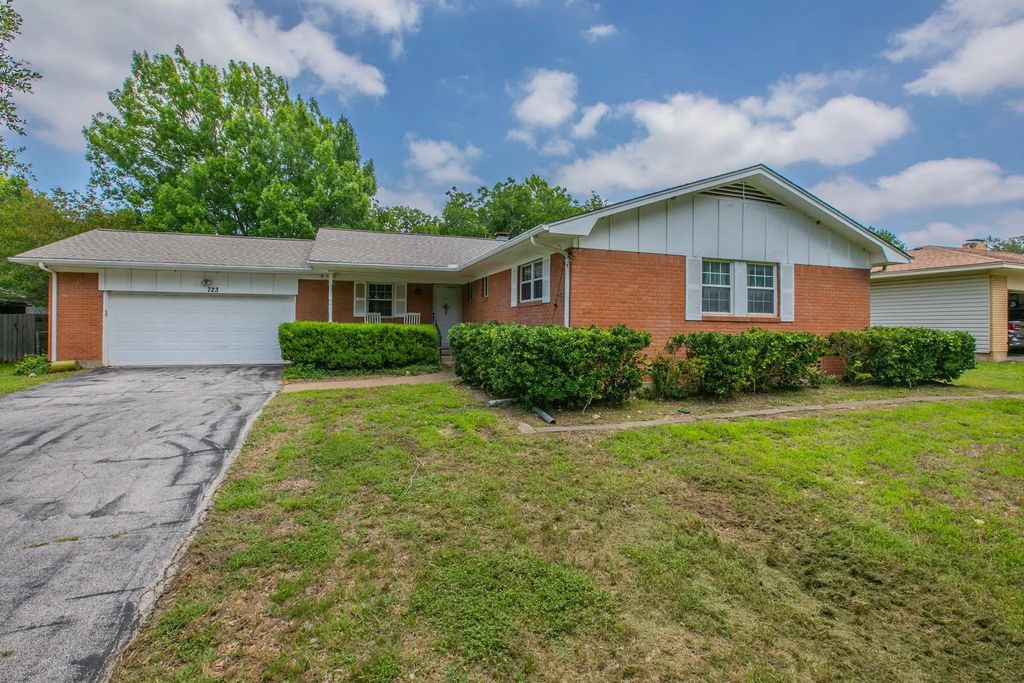 723 Gaywood Drive, Woodway