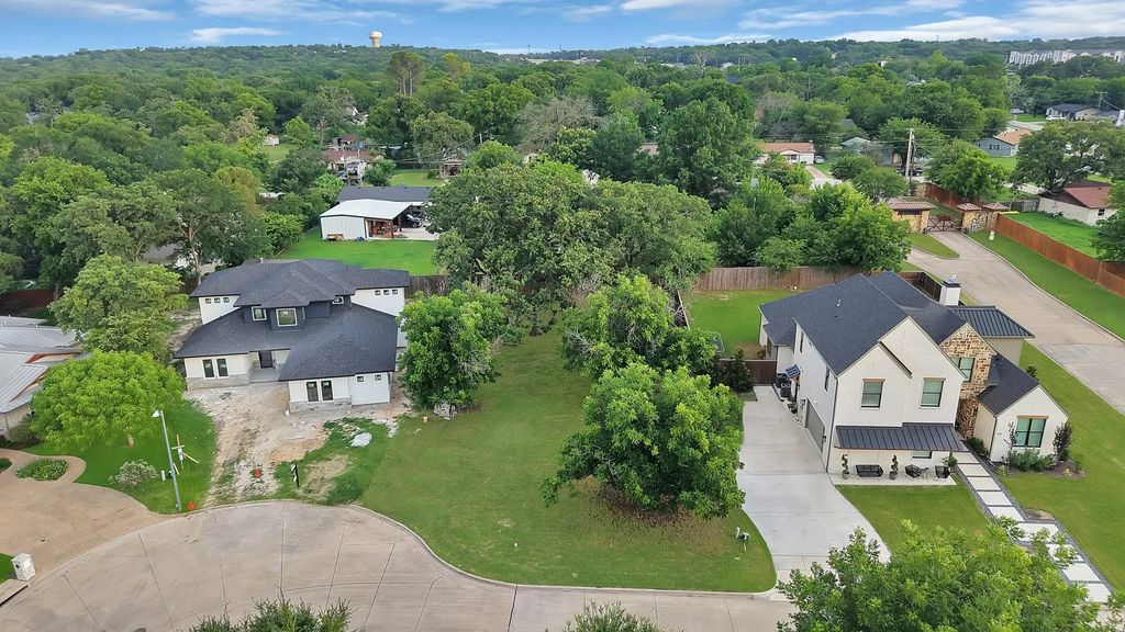 209 Familia Court, Azle