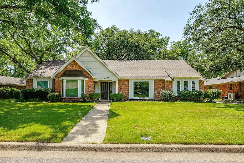 2910 Glasgow Drive, Arlington