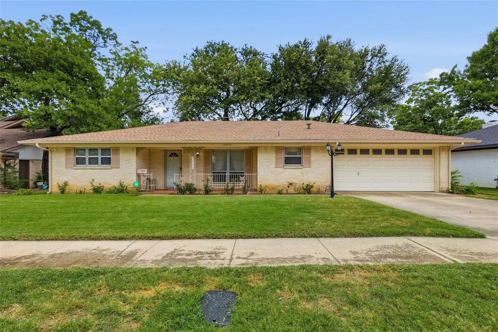 809 Donna Drive, Hurst