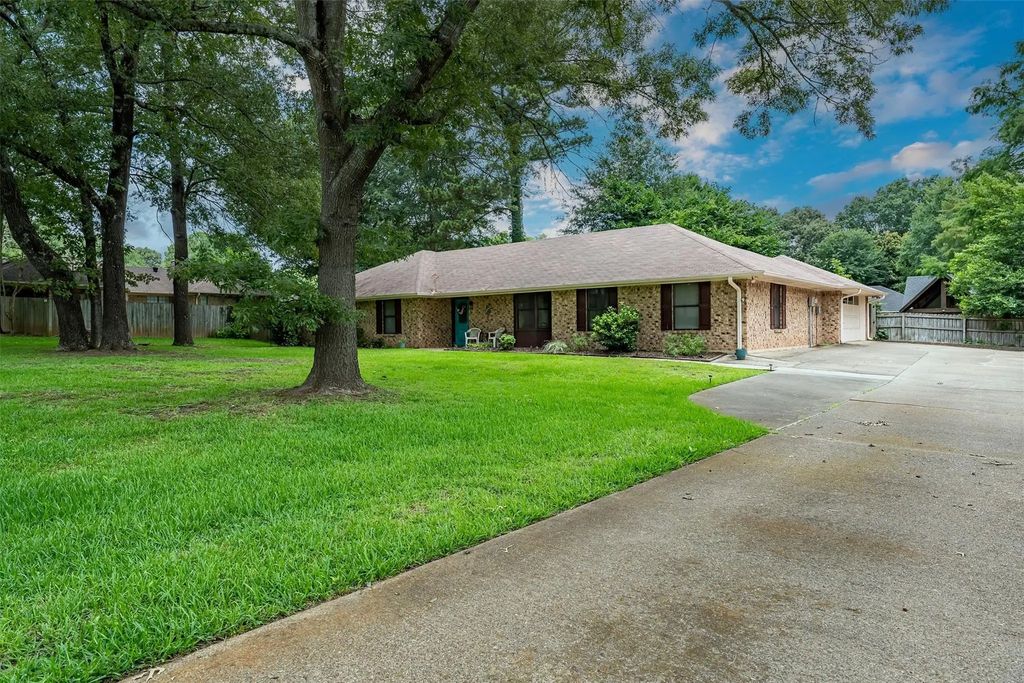 354 Royal Circle, Whitehouse