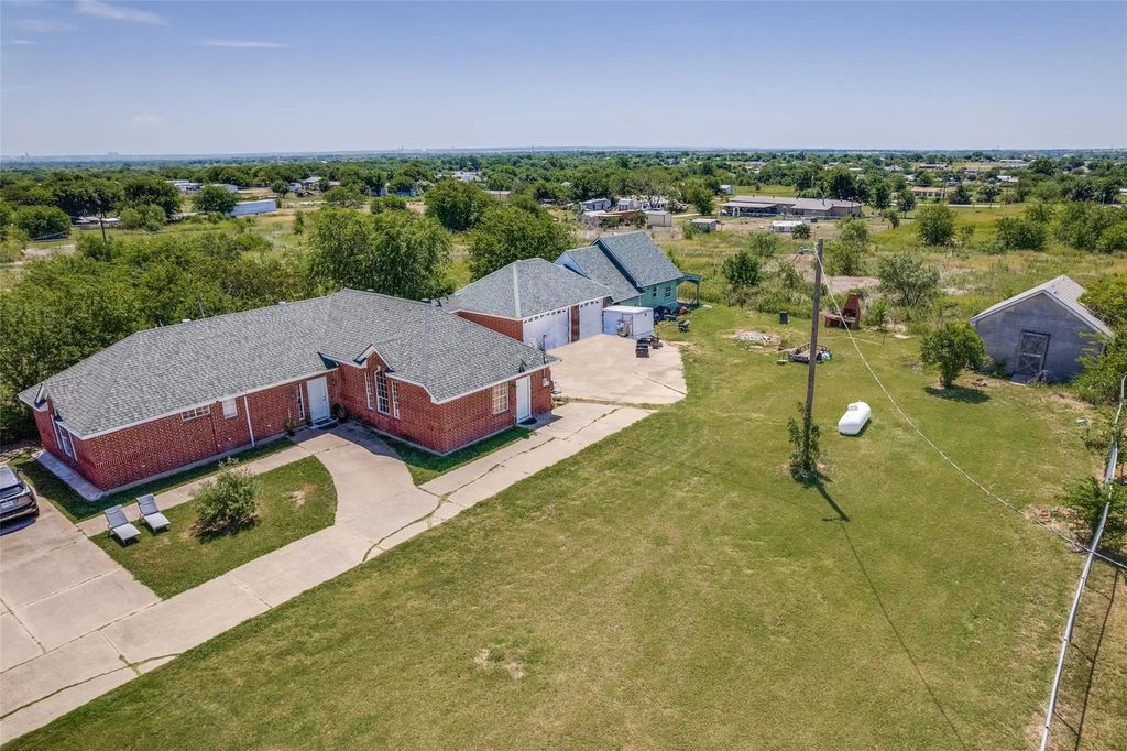 8708 County Road 513, Alvarado