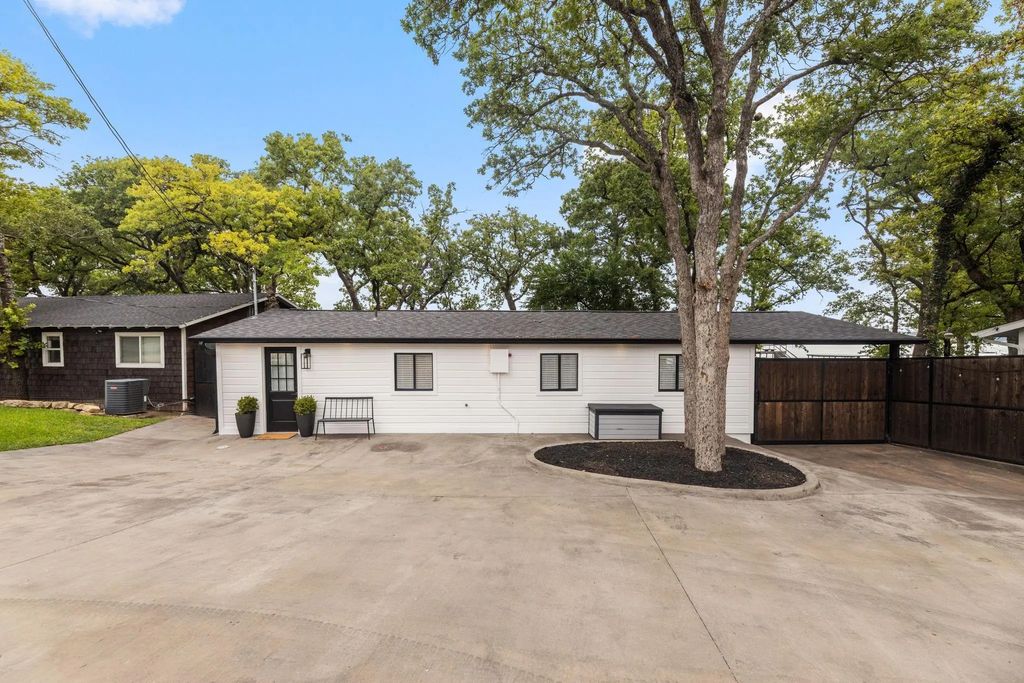 304 W Lake Drive, Weatherford