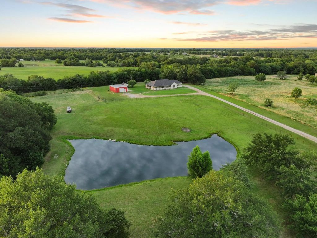 7106 County Road 4729, Commerce
