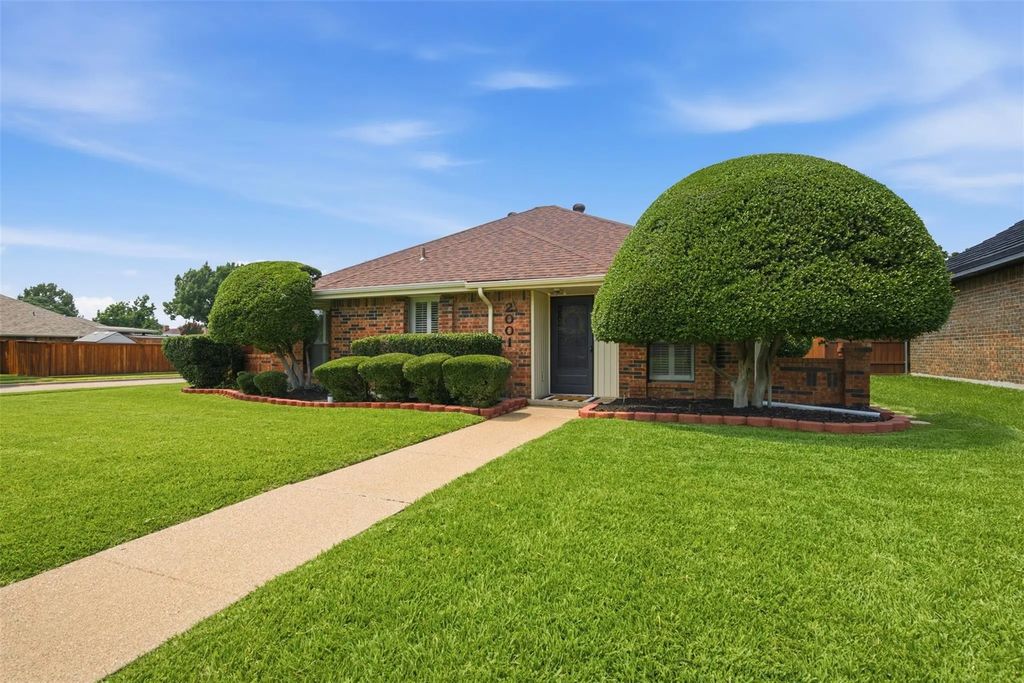 2001 Espinosa Drive, Carrollton