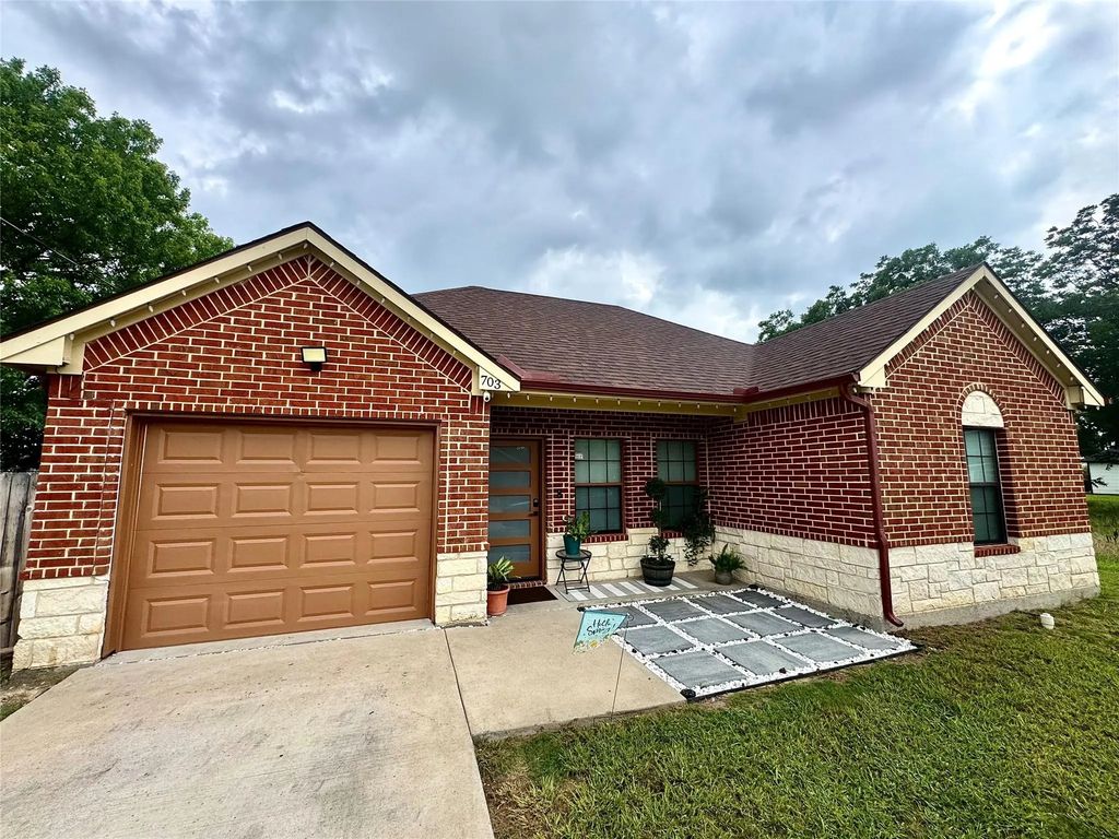 703 Perry Avenue, Waxahachie
